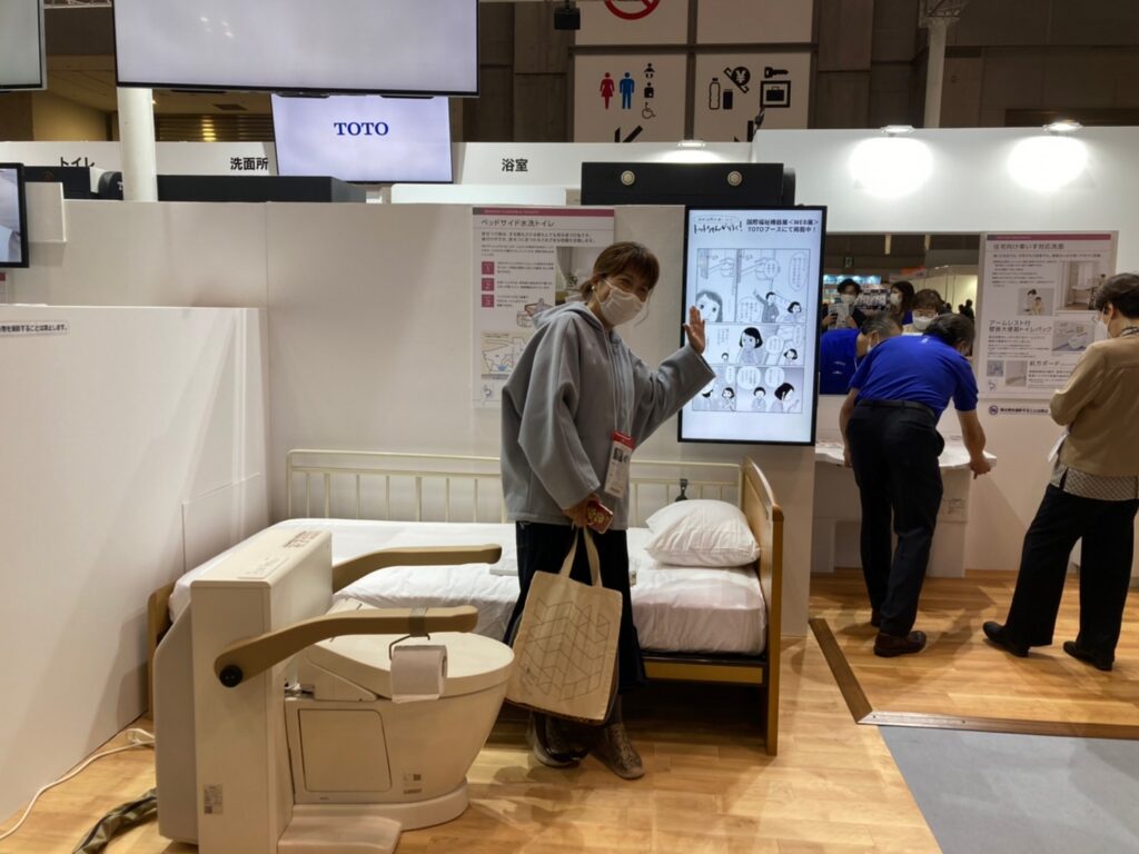 [TOTO]広告まんが制作事例　サイネージその2