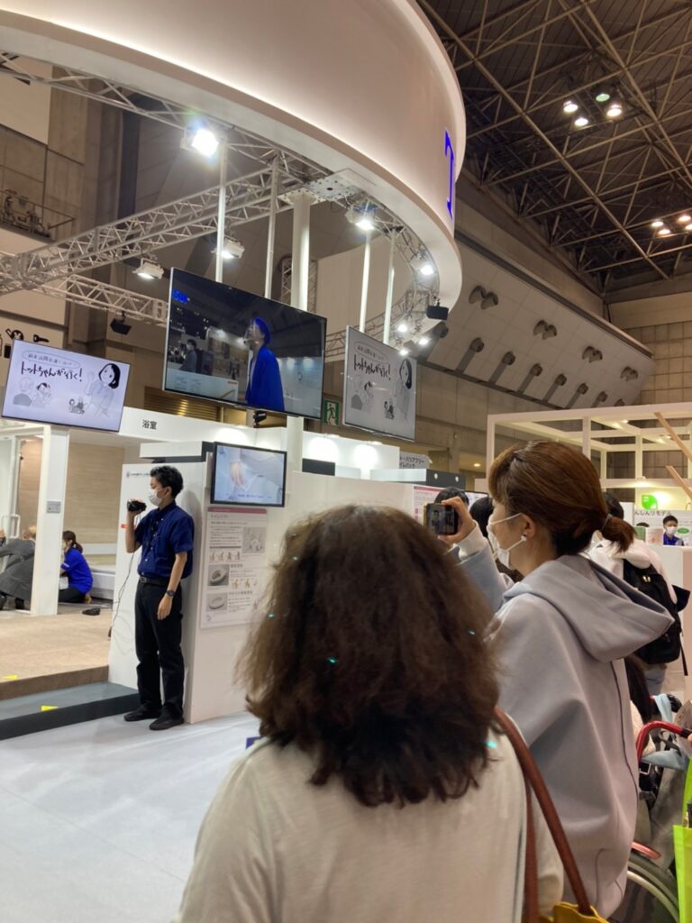 [TOTO]広告まんが制作事例　サイネージその4